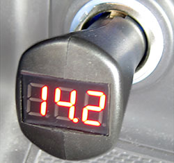 Индикатор напряжения ИН-12П для автомобильного прикуривателя