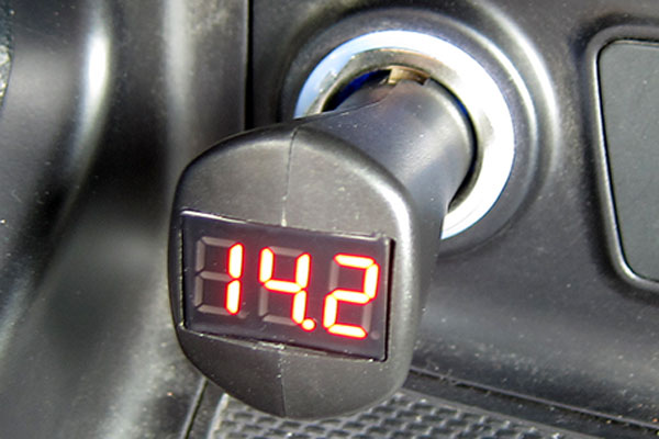 Индикатор напряжения ИН-12П для автомобильного прикуривателя